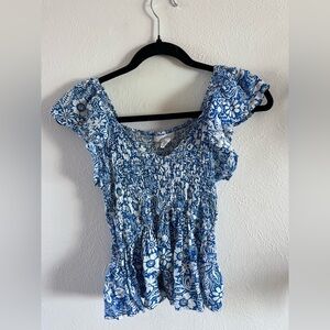 Small Blue and White Patterned Smocked Top- Perfect for Spring 🦋